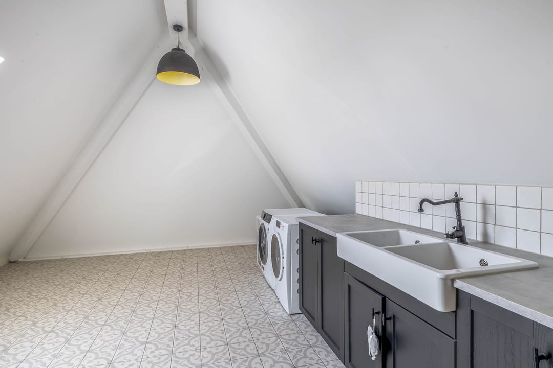 Luxury Villa-Style Farmhouse with Guest Accommodation and Swimming Pond in Helmond — 52