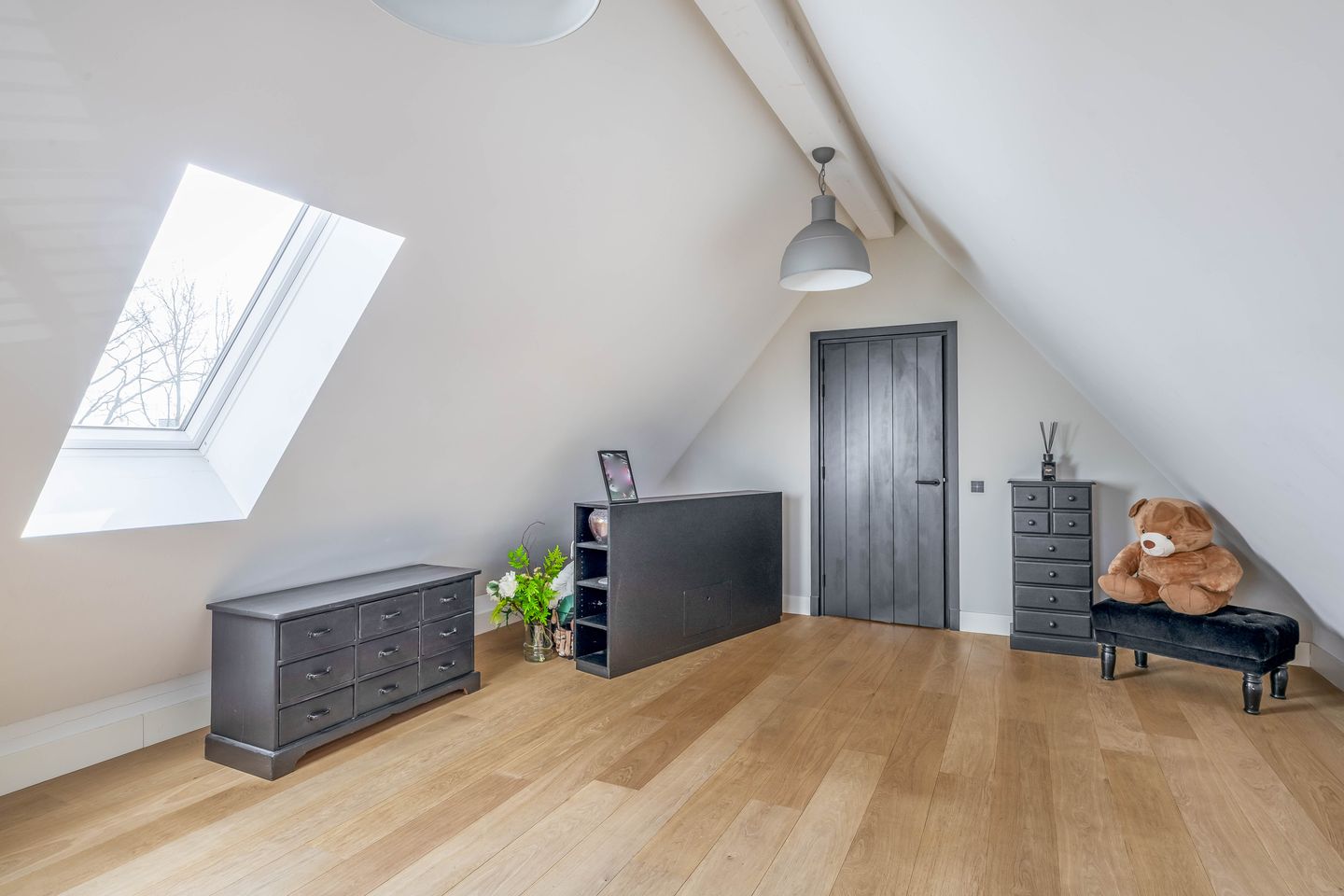 Luxury Villa-Style Farmhouse with Guest Accommodation and Swimming Pond in Helmond — 51