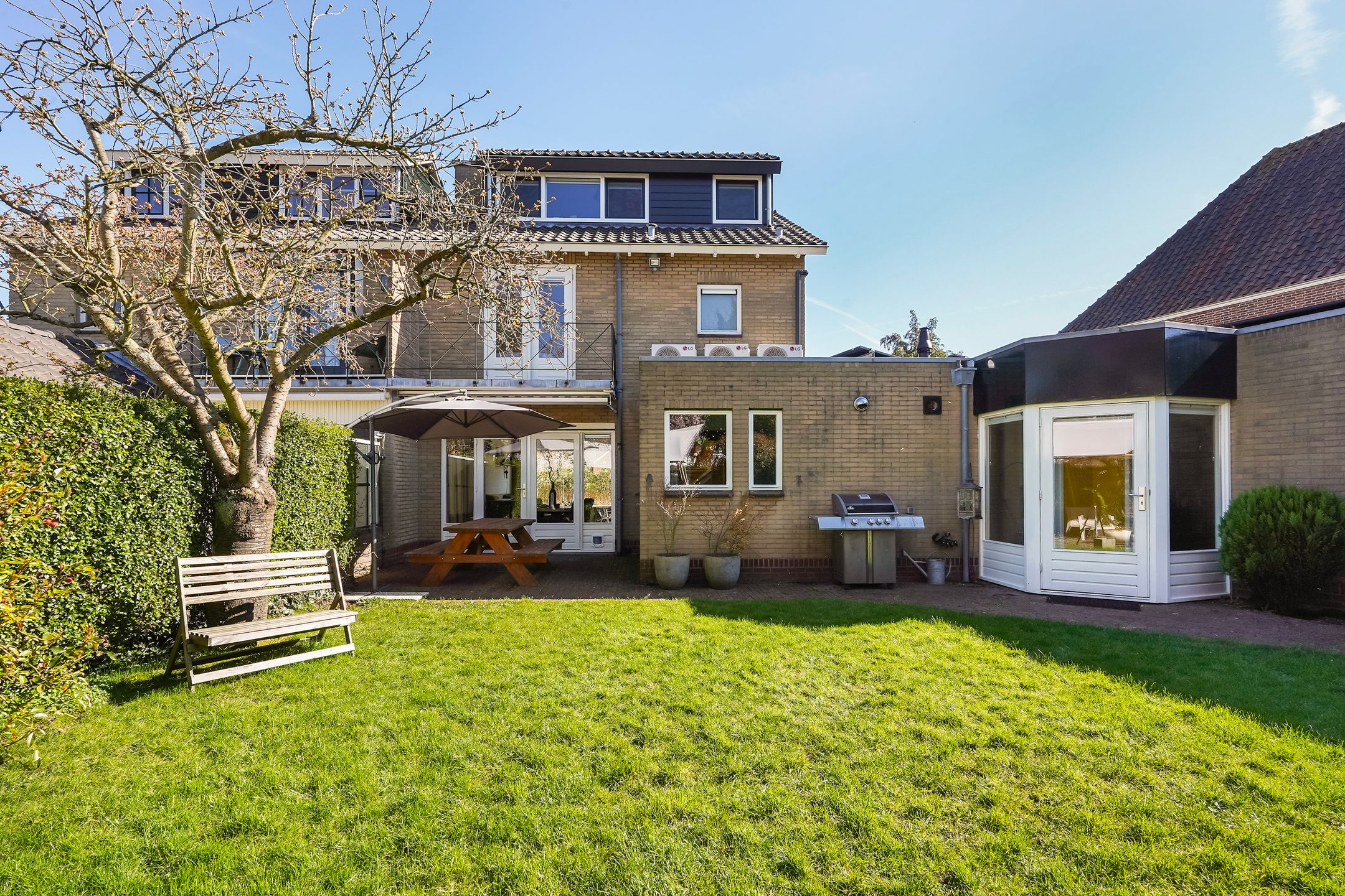 Completely Renovated Semi-Detached Home with Spacious Garden in Zoetermeer — 28