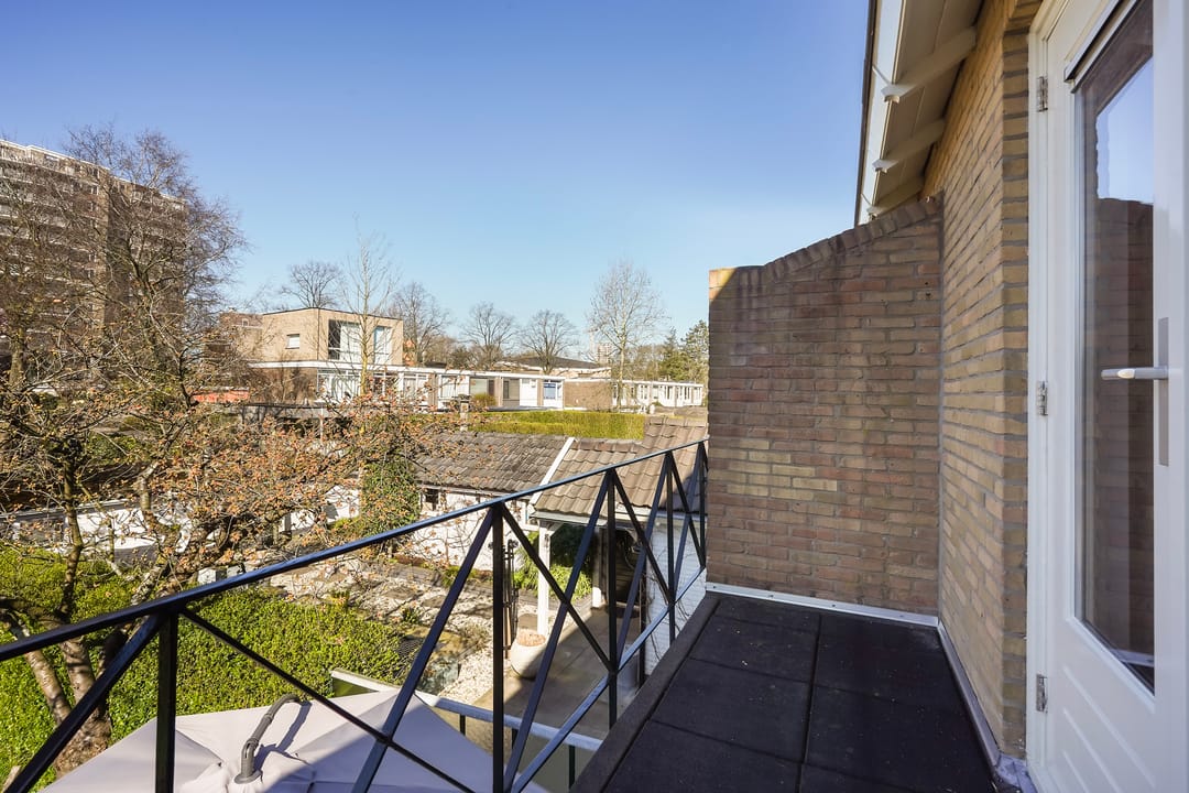 Completely Renovated Semi-Detached Home with Spacious Garden in Zoetermeer — 54
