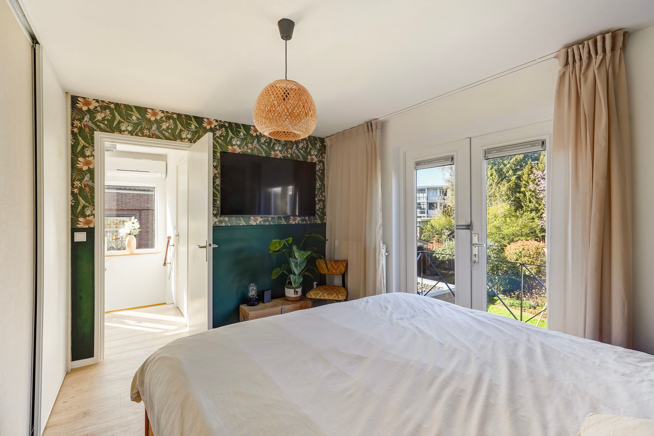 Completely Renovated Semi-Detached Home with Spacious Garden in Zoetermeer — 37
