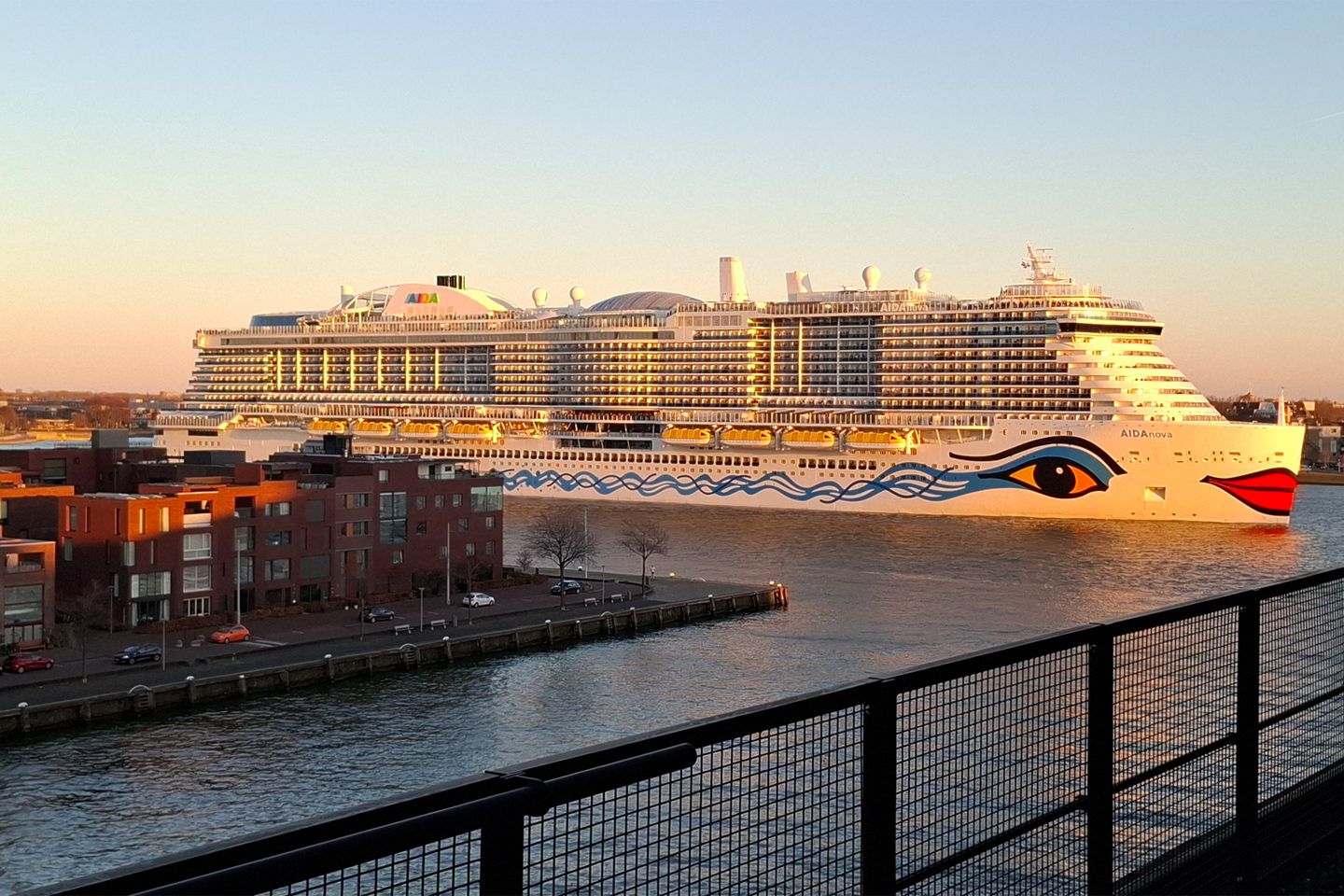 Foto 44 van Lloydstraat 188