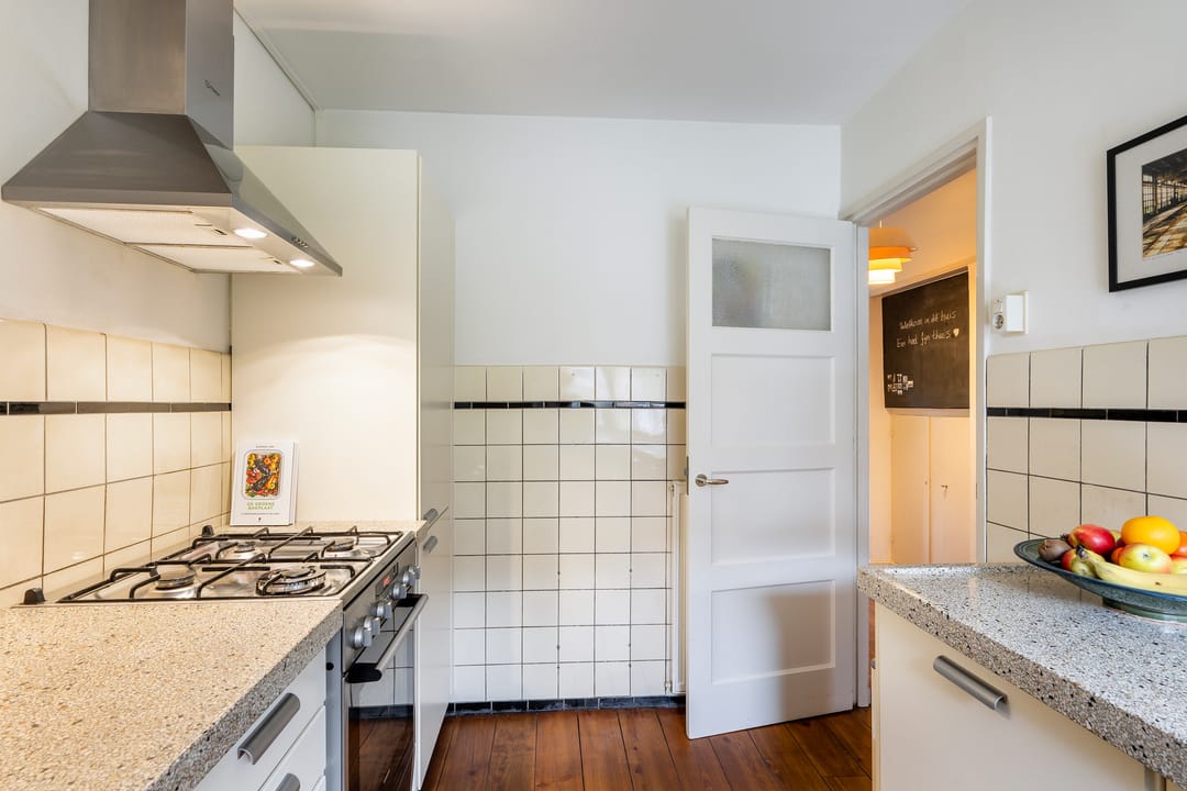 Spacious 1930s Ground Floor Apartment with Deep Garden in Rotterdam Oude Westen — 19