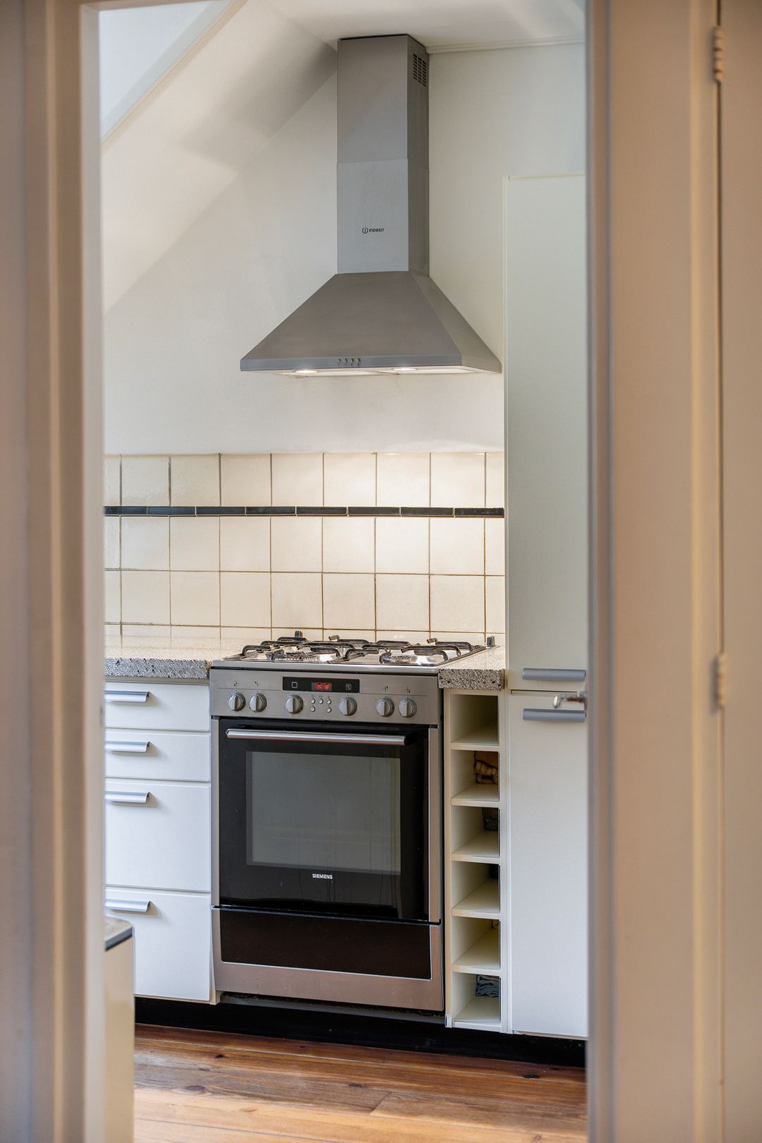 Spacious 1930s Ground Floor Apartment with Deep Garden in Rotterdam Oude Westen — 20