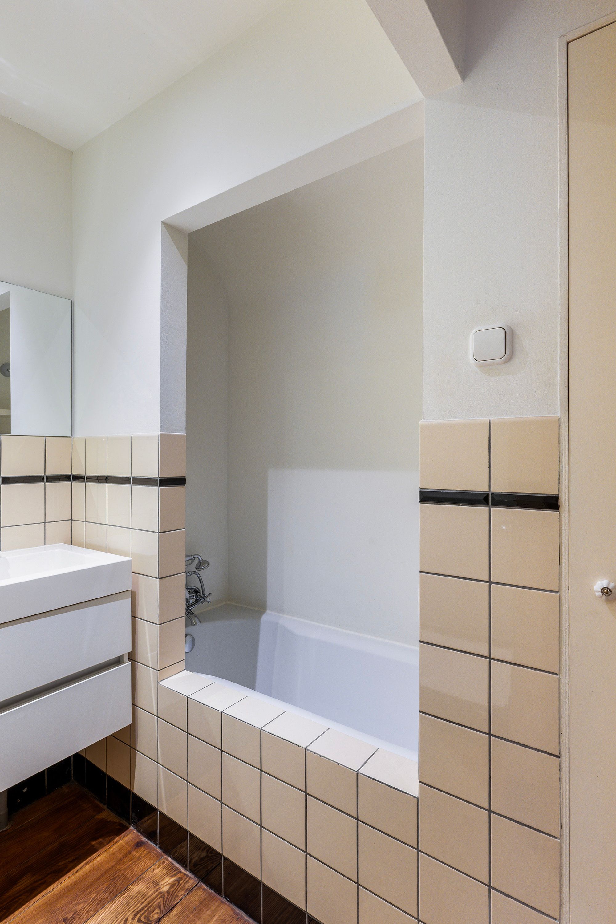 Spacious 1930s Ground Floor Apartment with Deep Garden in Rotterdam Oude Westen — 24