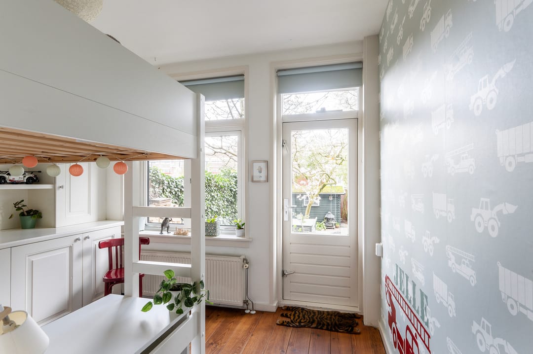 Spacious 1930s Ground Floor Apartment with Deep Garden in Rotterdam Oude Westen — 28