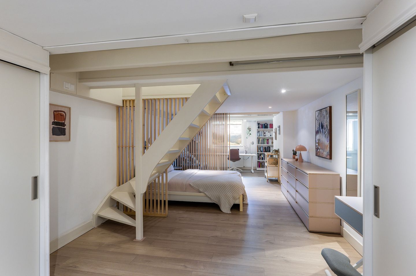Spacious 1930s Ground Floor Apartment with Deep Garden in Rotterdam Oude Westen — 31