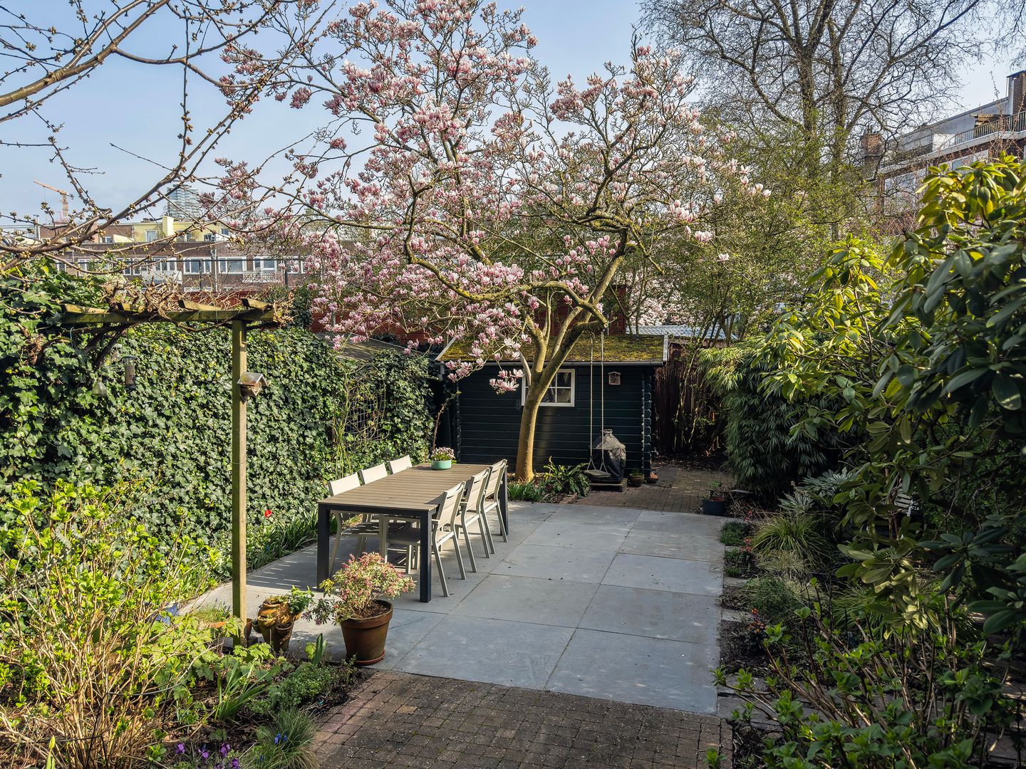 Spacious 1930s Ground Floor Apartment with Deep Garden in Rotterdam Oude Westen — 41