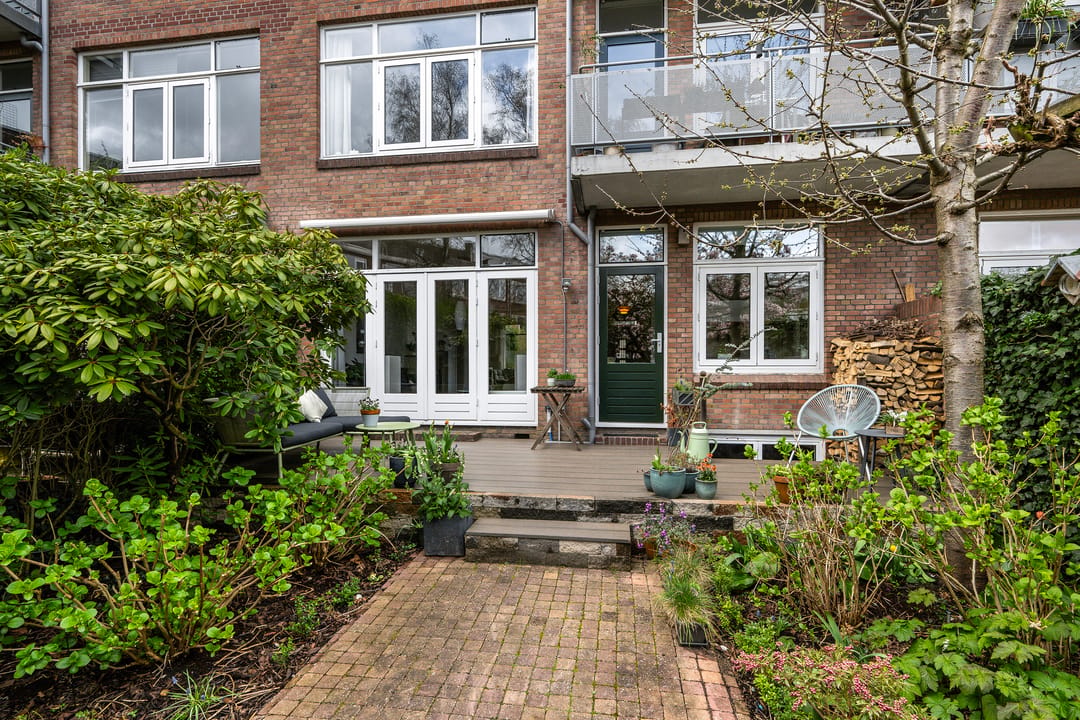 Spacious 1930s Ground Floor Apartment with Deep Garden in Rotterdam Oude Westen — 40