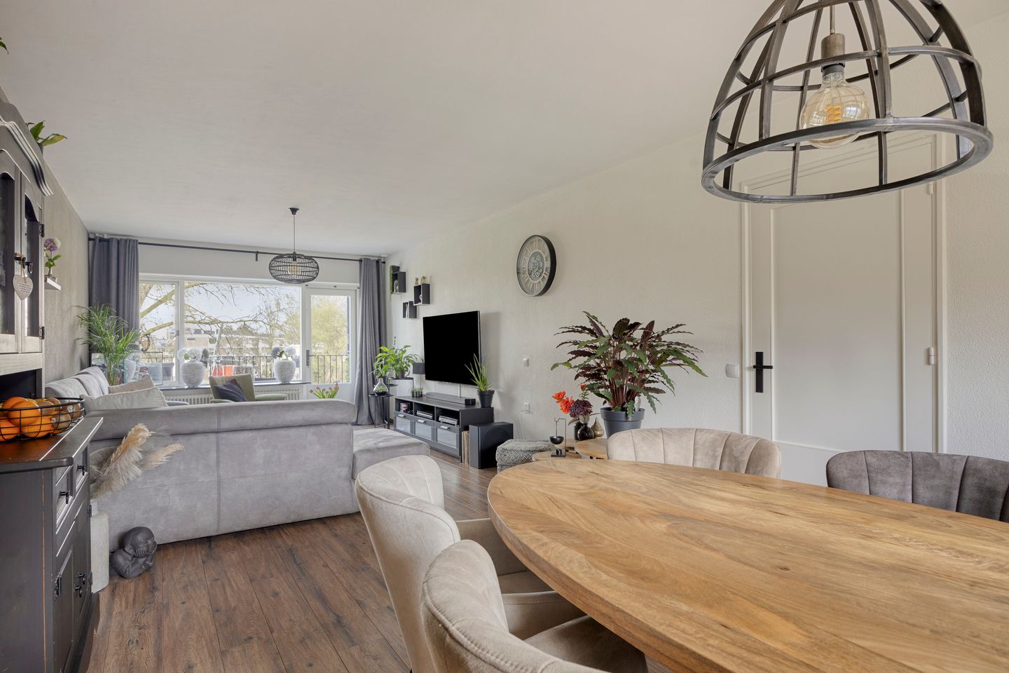 Foto 20 van Aert van Neslaan 326