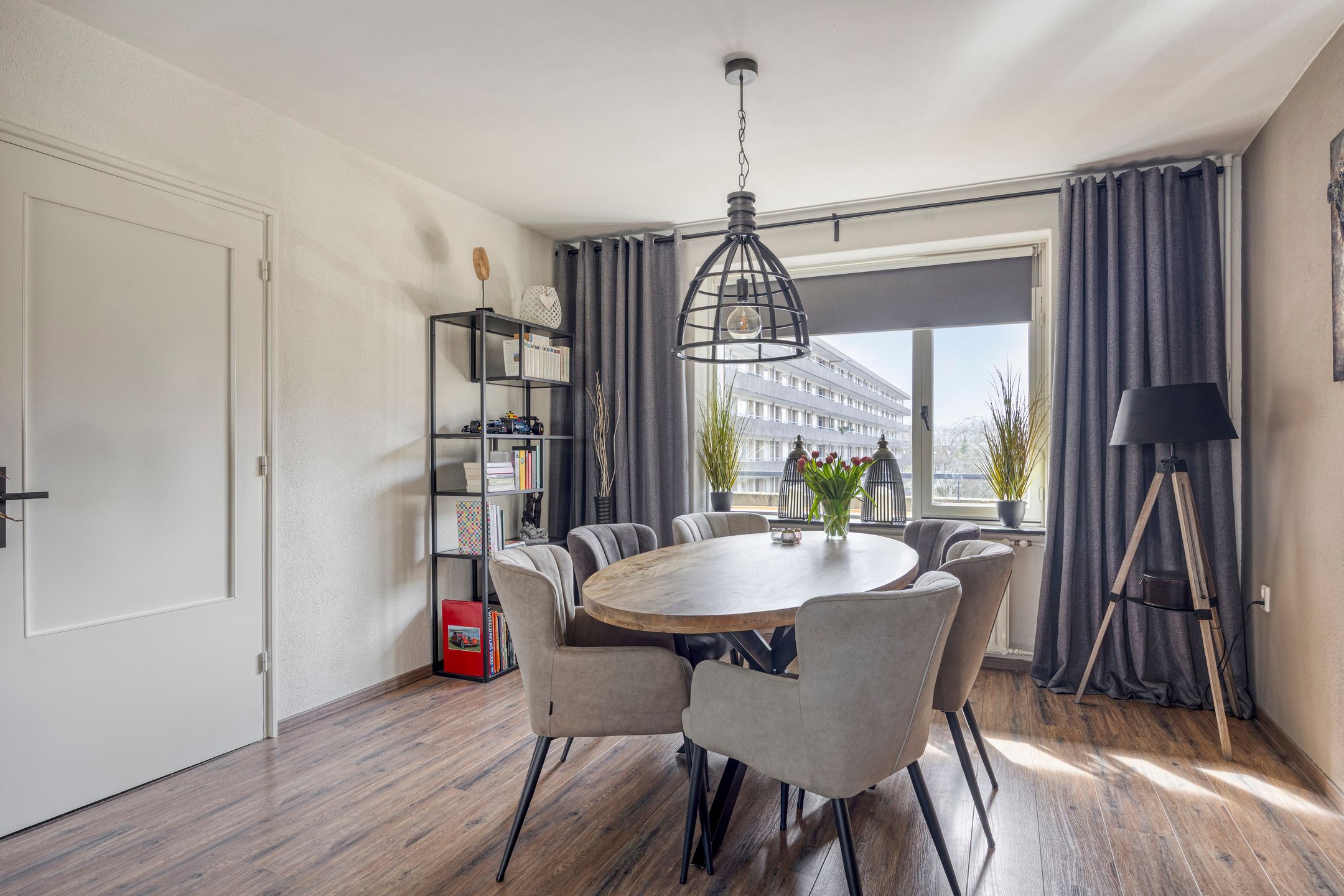 Foto 21 van Aert van Neslaan 326