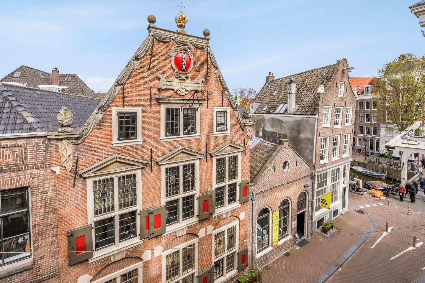 Charming 18th-century canal district apartment with no upstairs neighbors — 17