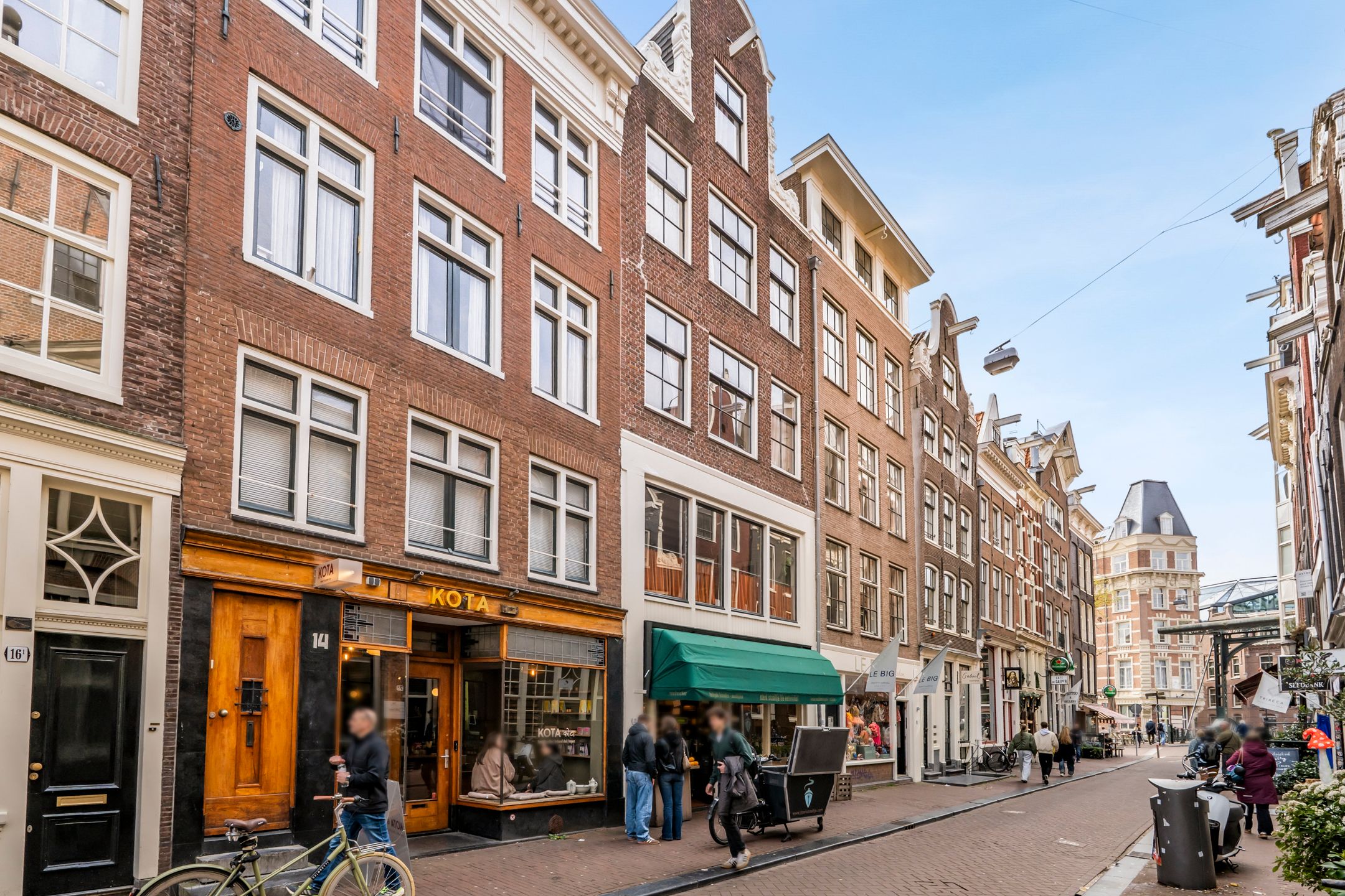Charming 18th-century canal district apartment with no upstairs neighbors — 24