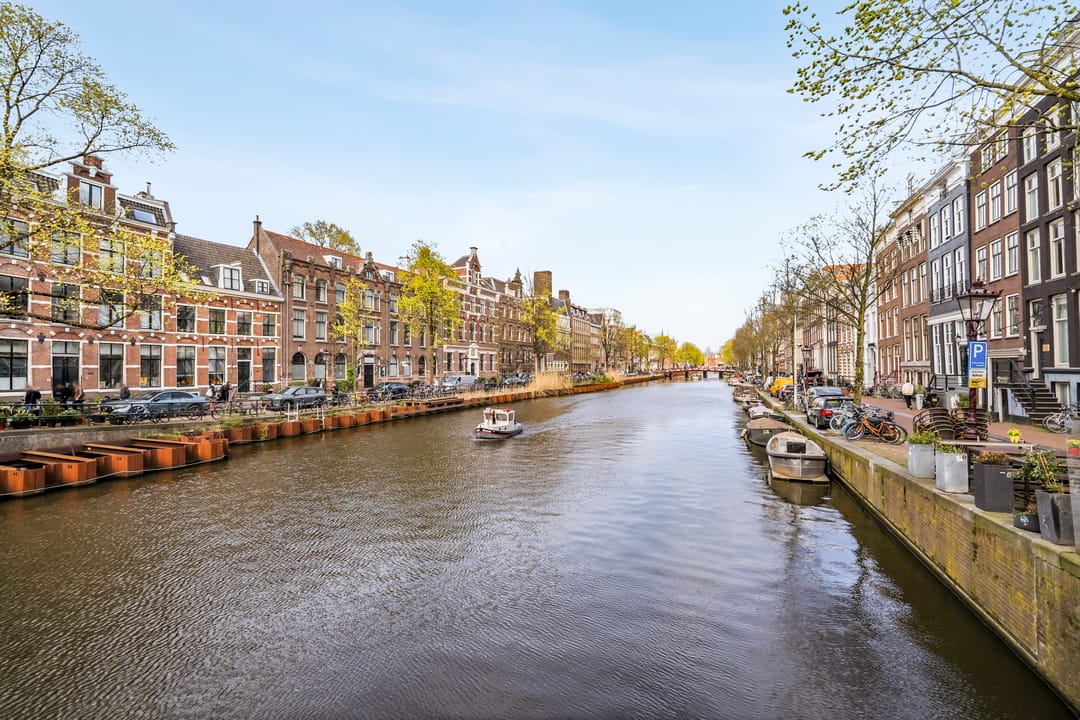 Charming 18th-century canal district apartment with no upstairs neighbors — 25
