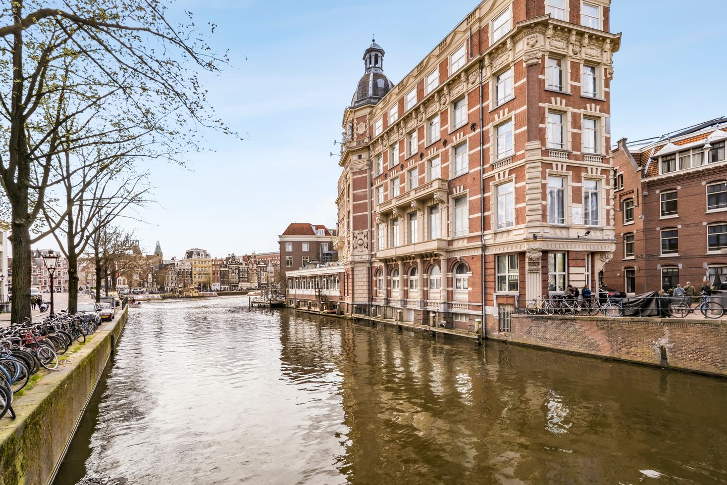 Charming 18th-century canal district apartment with no upstairs neighbors — 26
