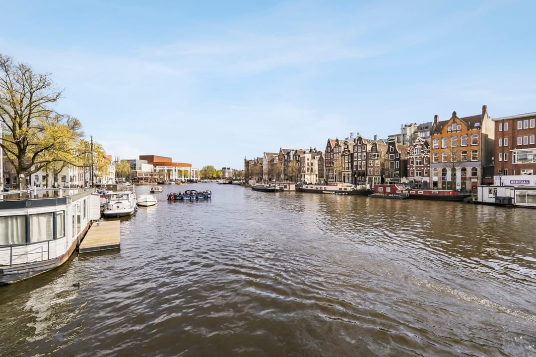 Charming 18th-century canal district apartment with no upstairs neighbors — 28