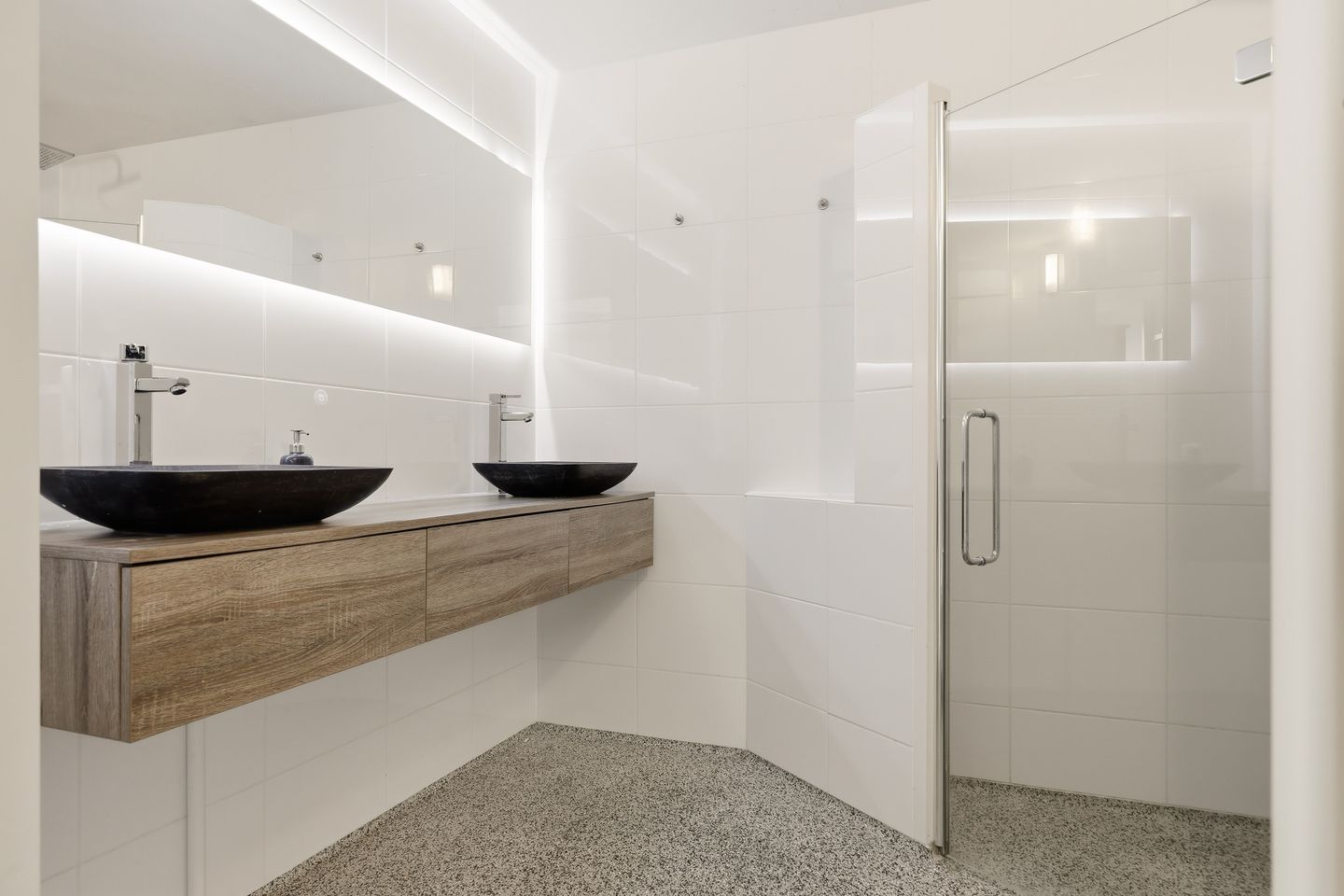 Foto 5 van Akkerhommel 5