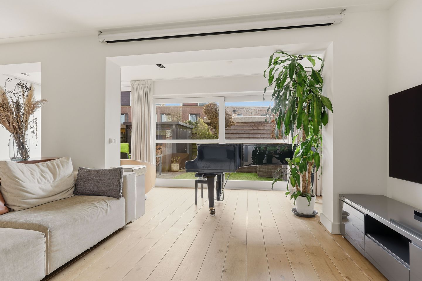 Foto 20 van Akkerhommel 5