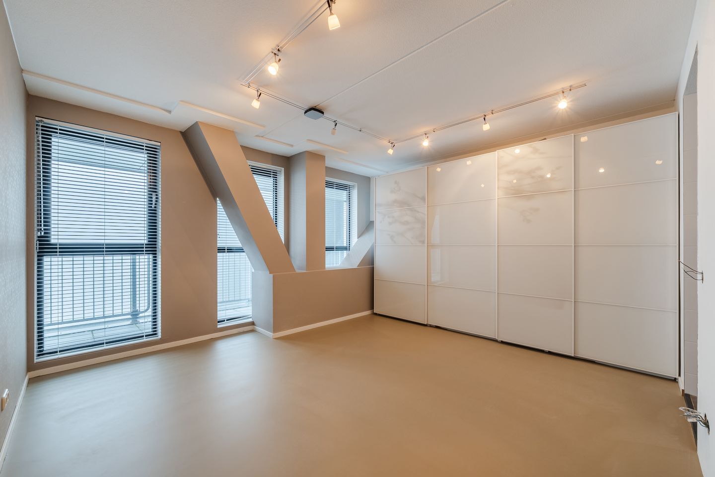 Photo 44 of Regattaweg 454