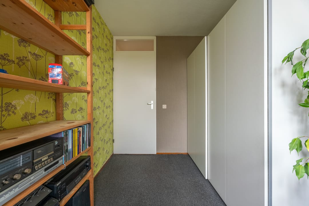 Spacious Family Home with Five Bedrooms in Child-Friendly Oegstgeest Neighborhood — 16