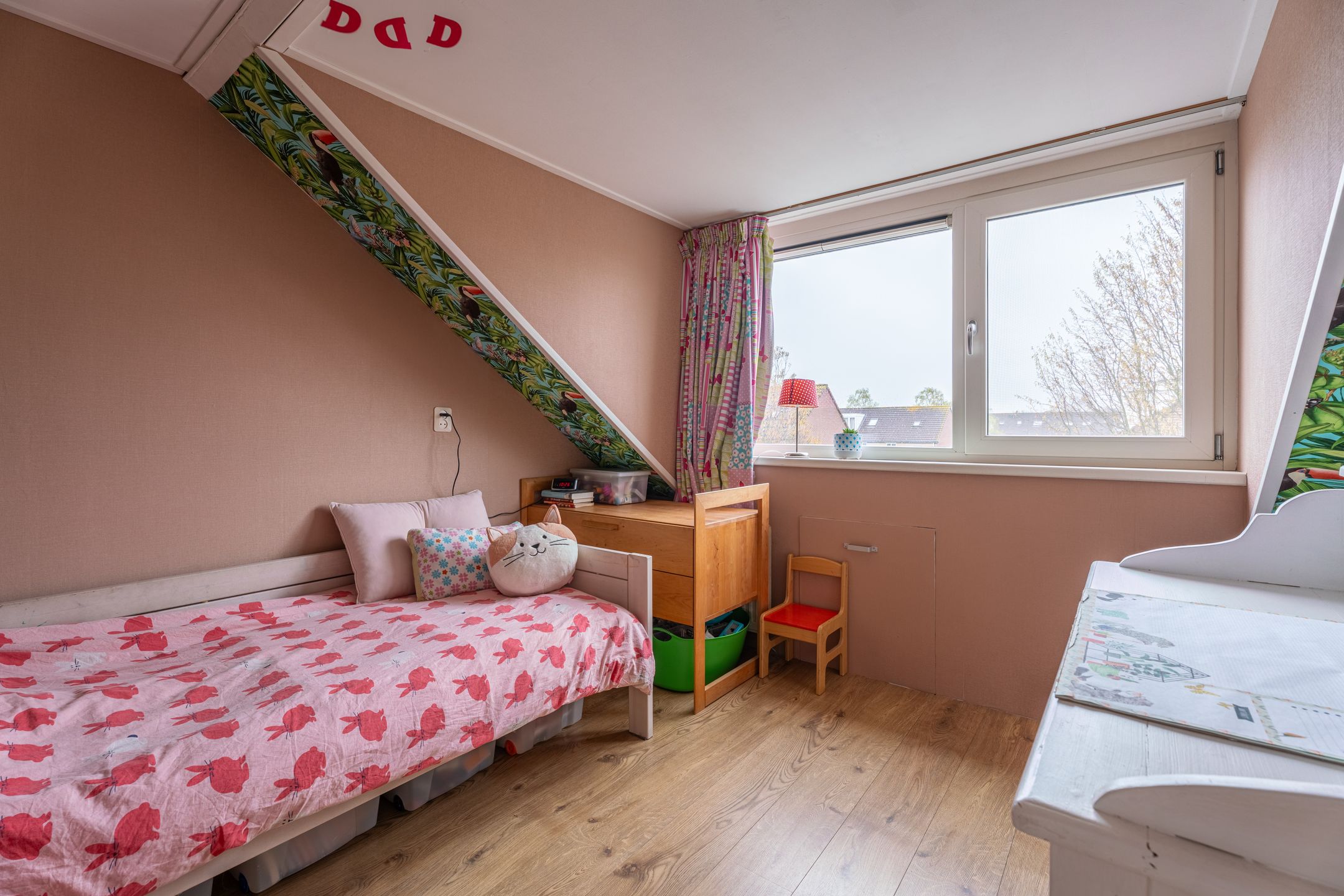 Spacious Family Home with Five Bedrooms in Child-Friendly Oegstgeest Neighborhood — 27