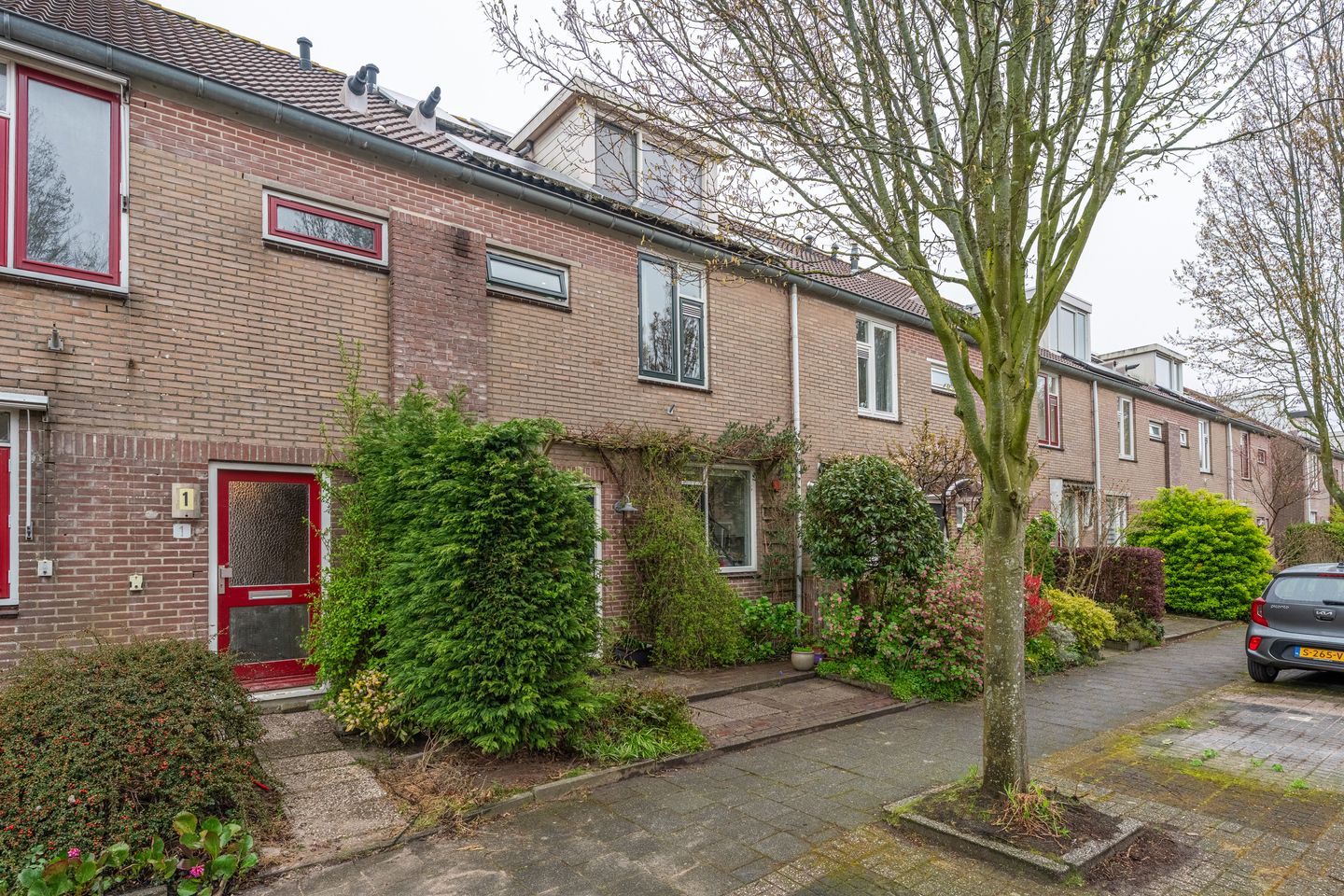 Spacious Family Home with Five Bedrooms in Child-Friendly Oegstgeest Neighborhood — 35
