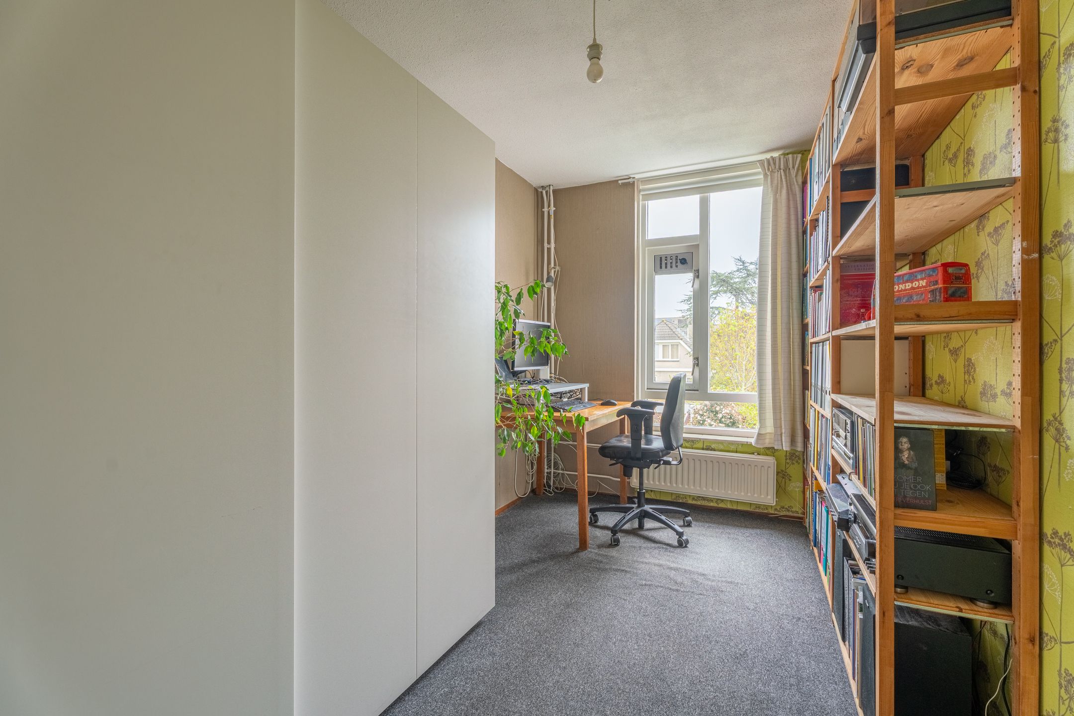 Spacious Family Home with Five Bedrooms in Child-Friendly Oegstgeest Neighborhood — 15