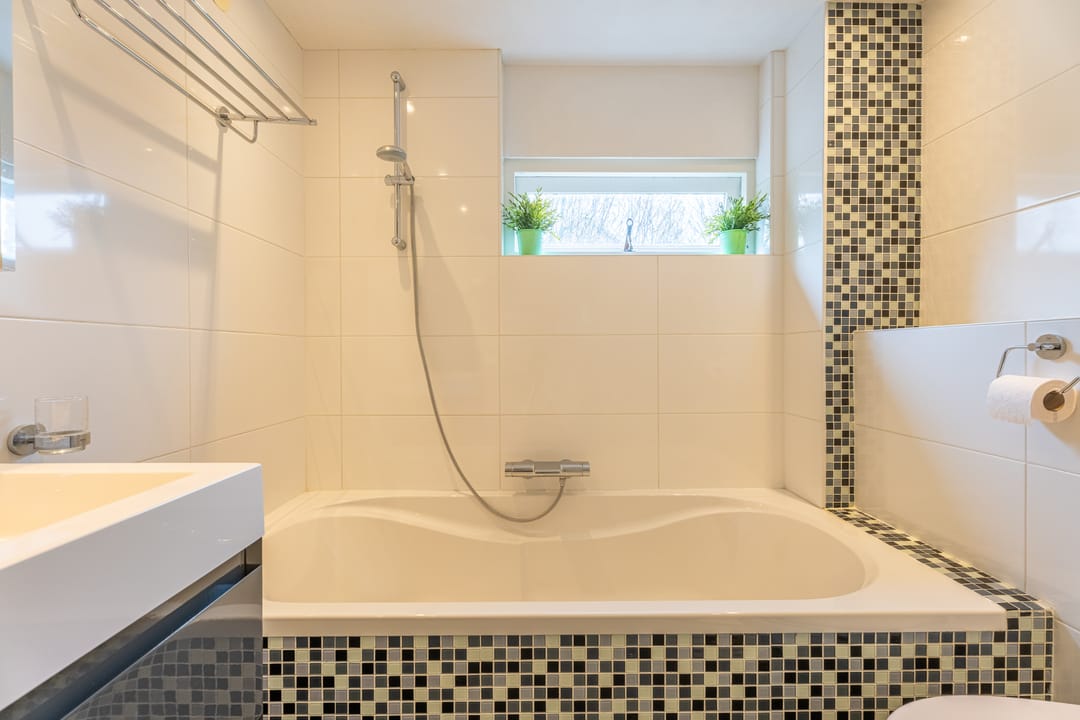 Spacious Family Home with Five Bedrooms in Child-Friendly Oegstgeest Neighborhood — 23
