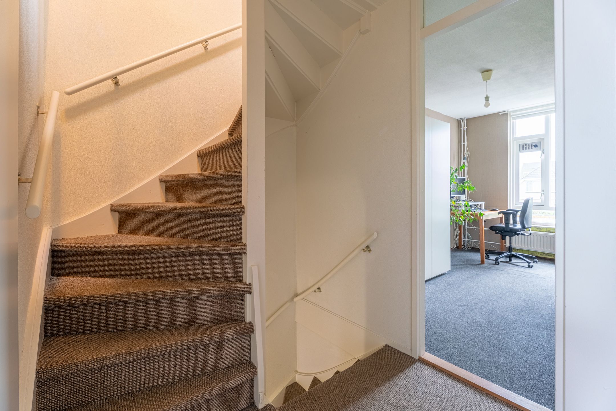 Spacious Family Home with Five Bedrooms in Child-Friendly Oegstgeest Neighborhood — 24