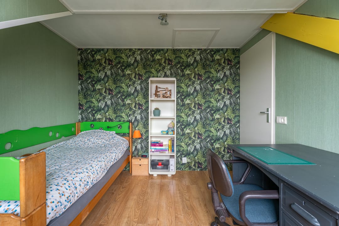 Spacious Family Home with Five Bedrooms in Child-Friendly Oegstgeest Neighborhood — 26