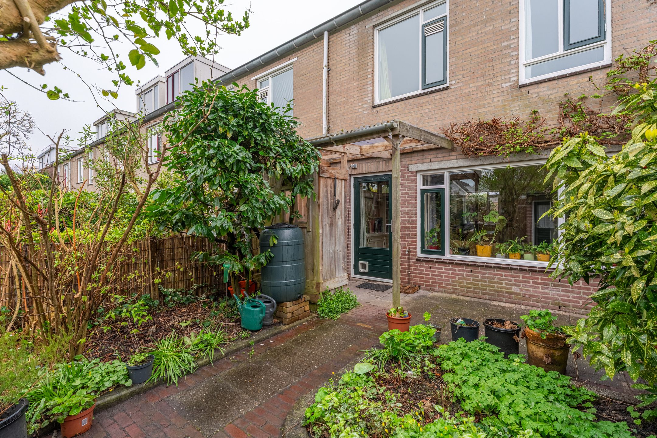 Spacious Family Home with Five Bedrooms in Child-Friendly Oegstgeest Neighborhood — 33