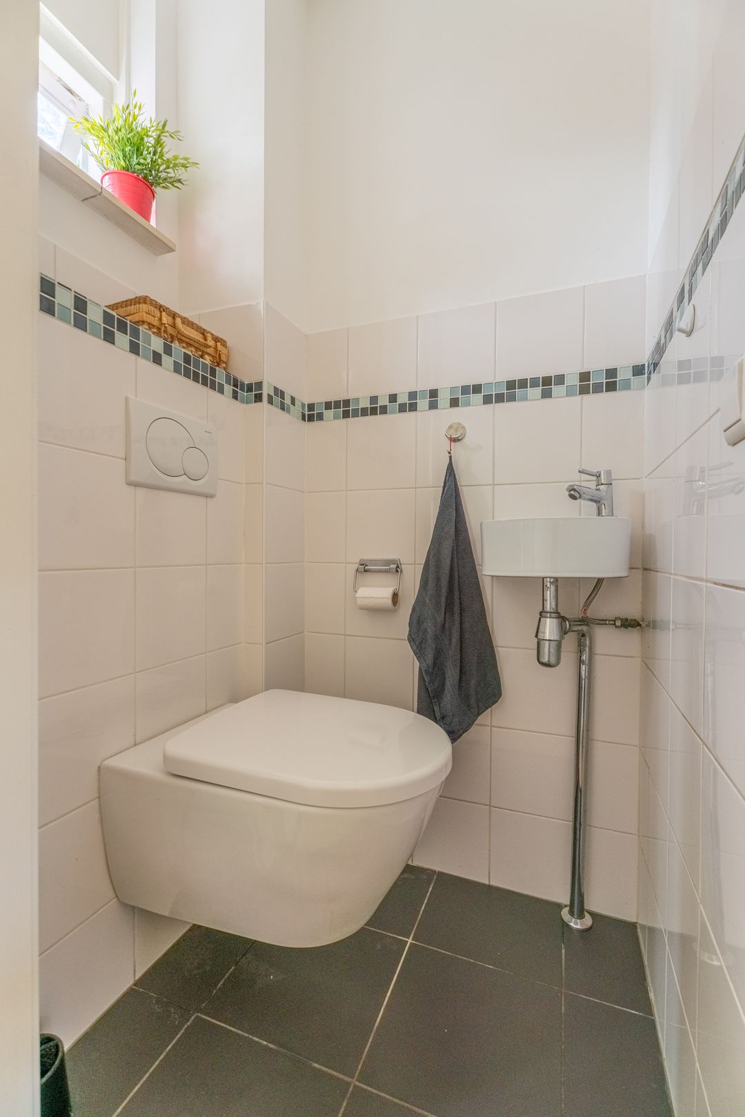 Spacious Family Home with Five Bedrooms in Child-Friendly Oegstgeest Neighborhood — 13