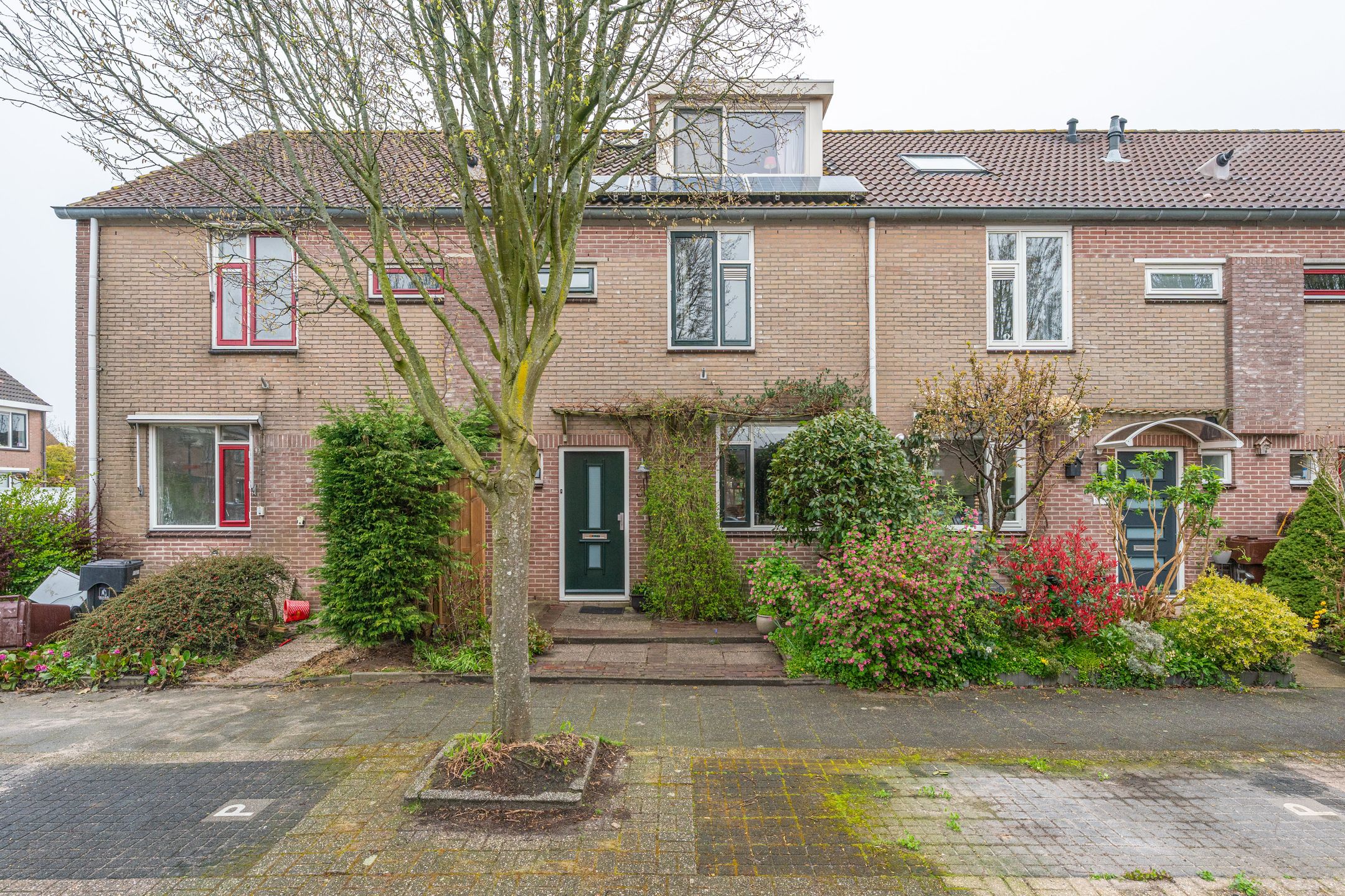 Spacious Family Home with Five Bedrooms in Child-Friendly Oegstgeest Neighborhood — 36