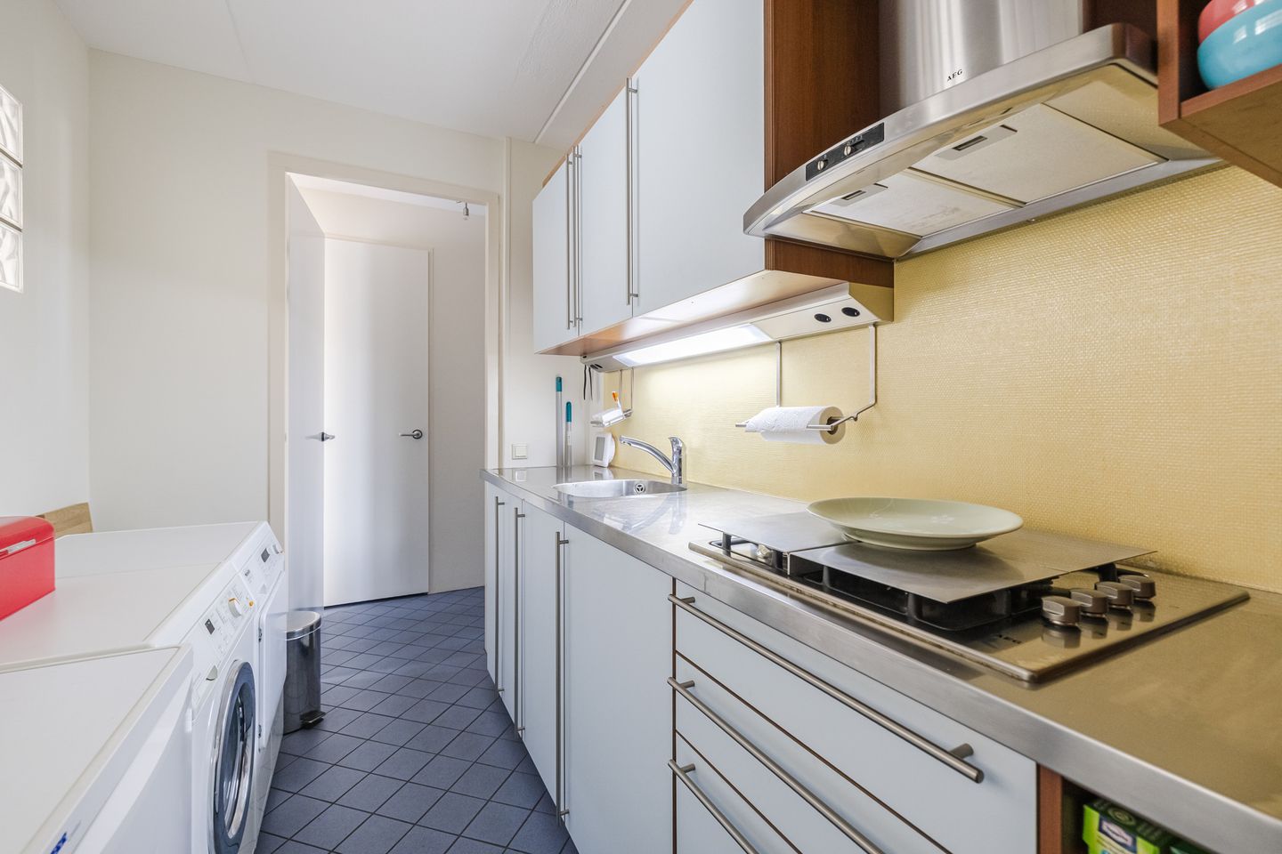 Photo 10 of Van Anhalt Dessaustraat 10