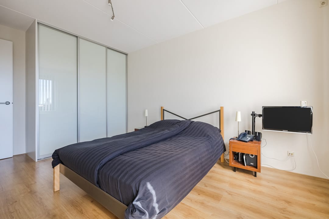 Photo 38 of Van Anhalt Dessaustraat 10