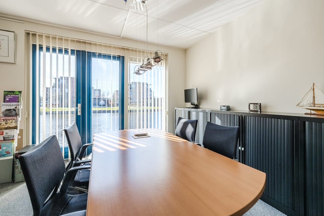 Photo 11 of Van Anhalt Dessaustraat 10