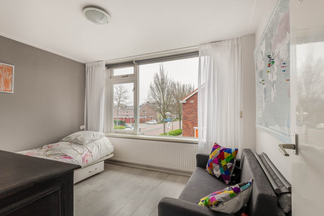 Well-maintained corner house with garage near the center of Heemskerk — 21