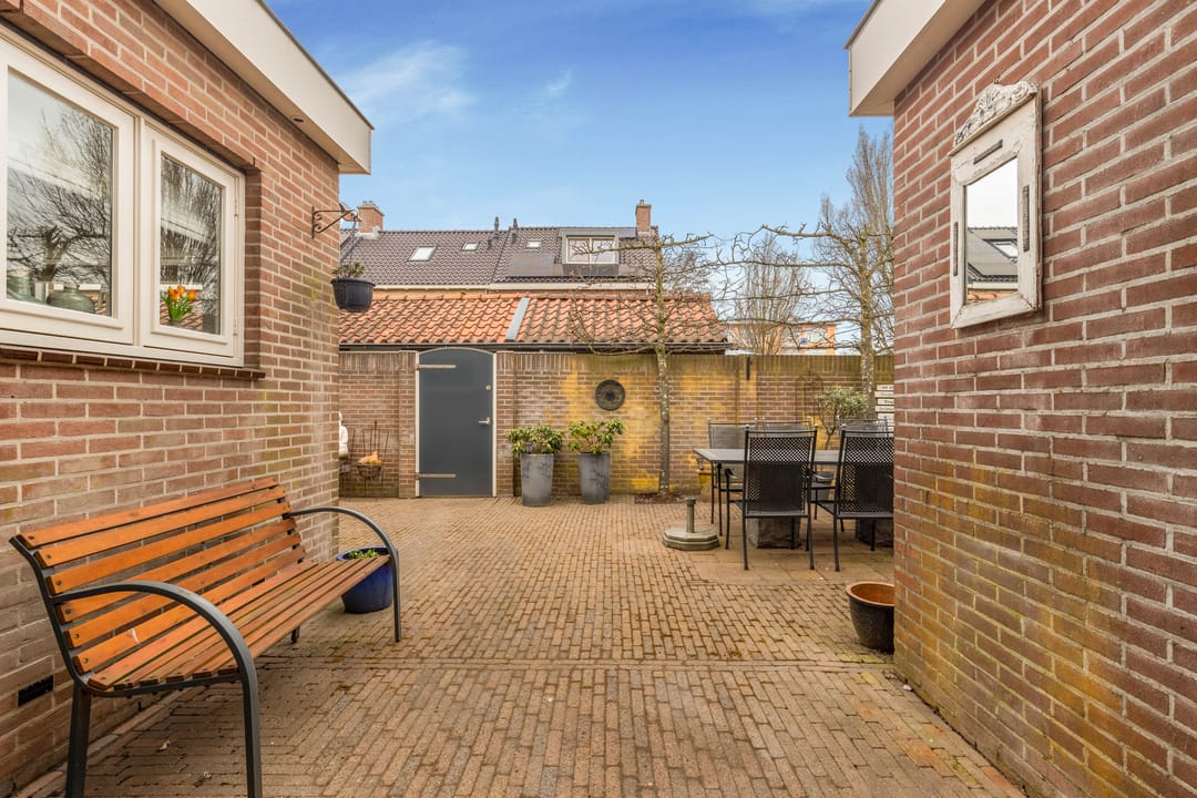 Well-maintained corner house with garage near the center of Heemskerk — 29