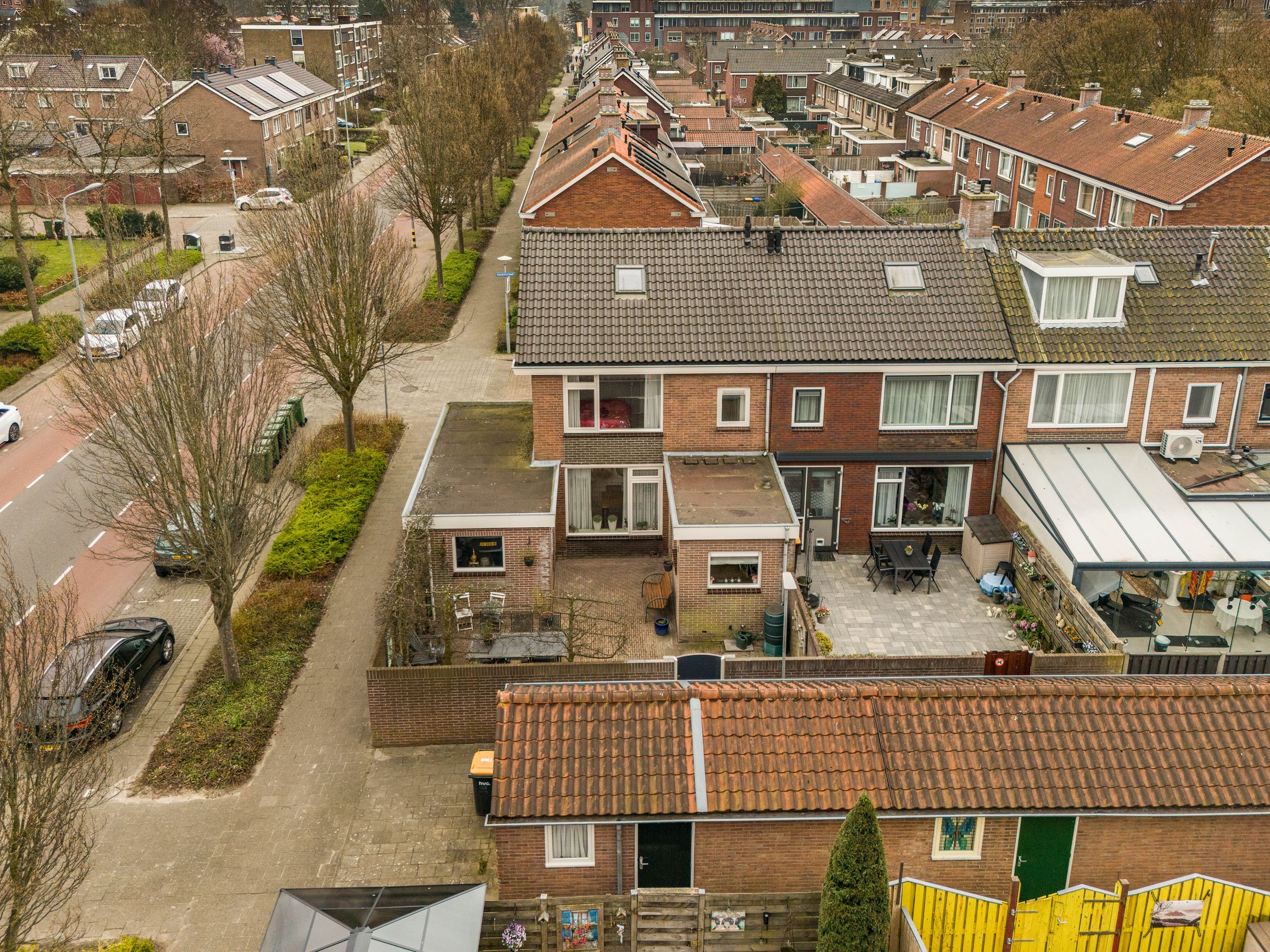 Well-maintained corner house with garage near the center of Heemskerk — 40