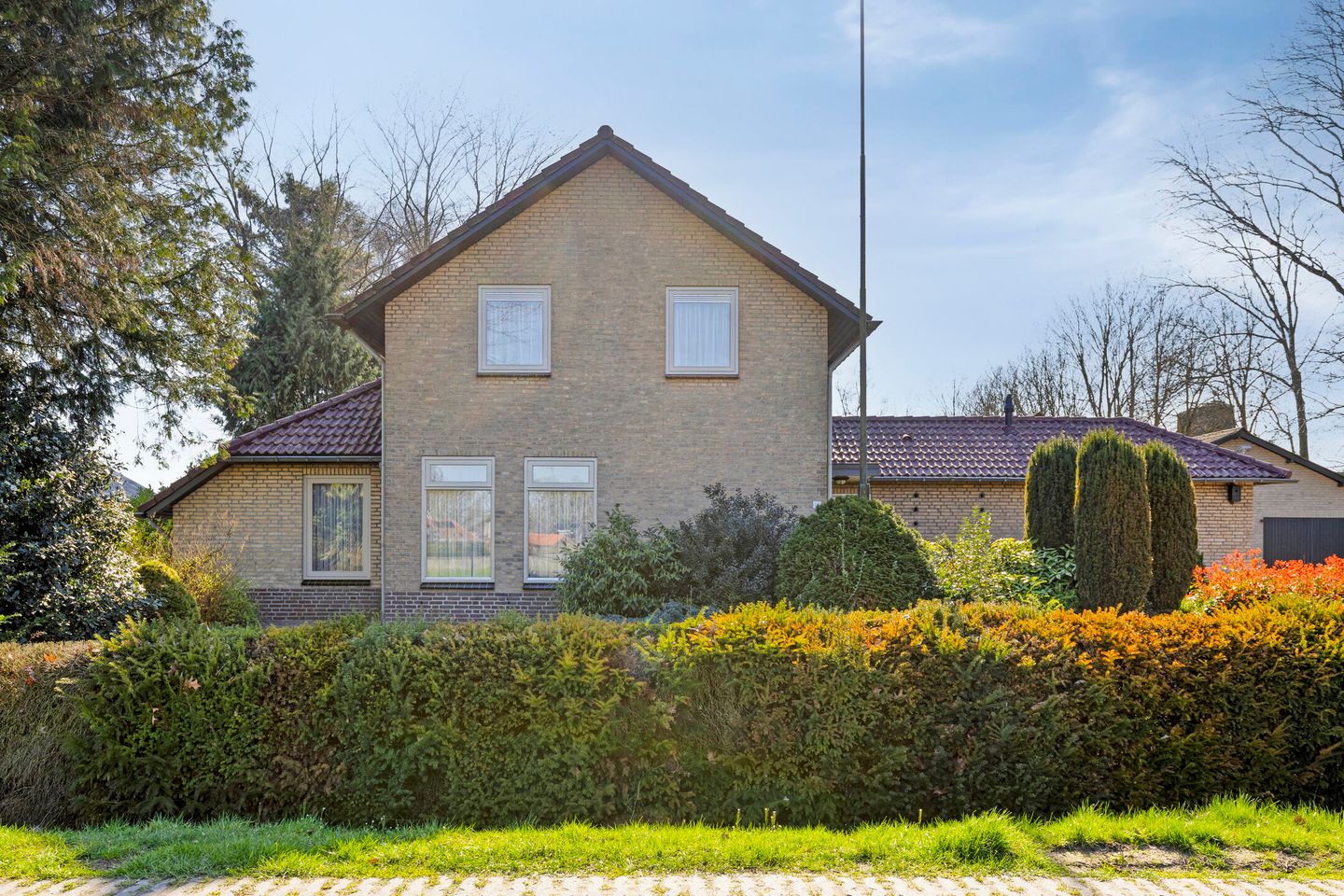 View photo 2 of Laarstraat 11