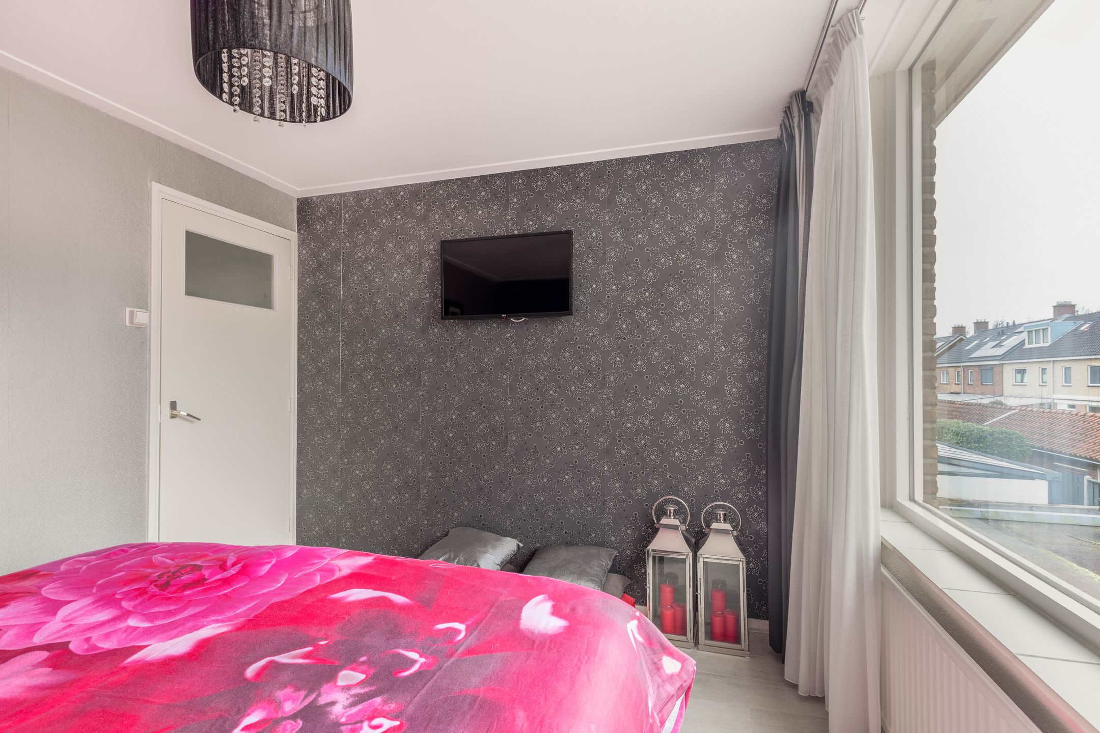 Well-maintained corner house with garage near the center of Heemskerk — 17