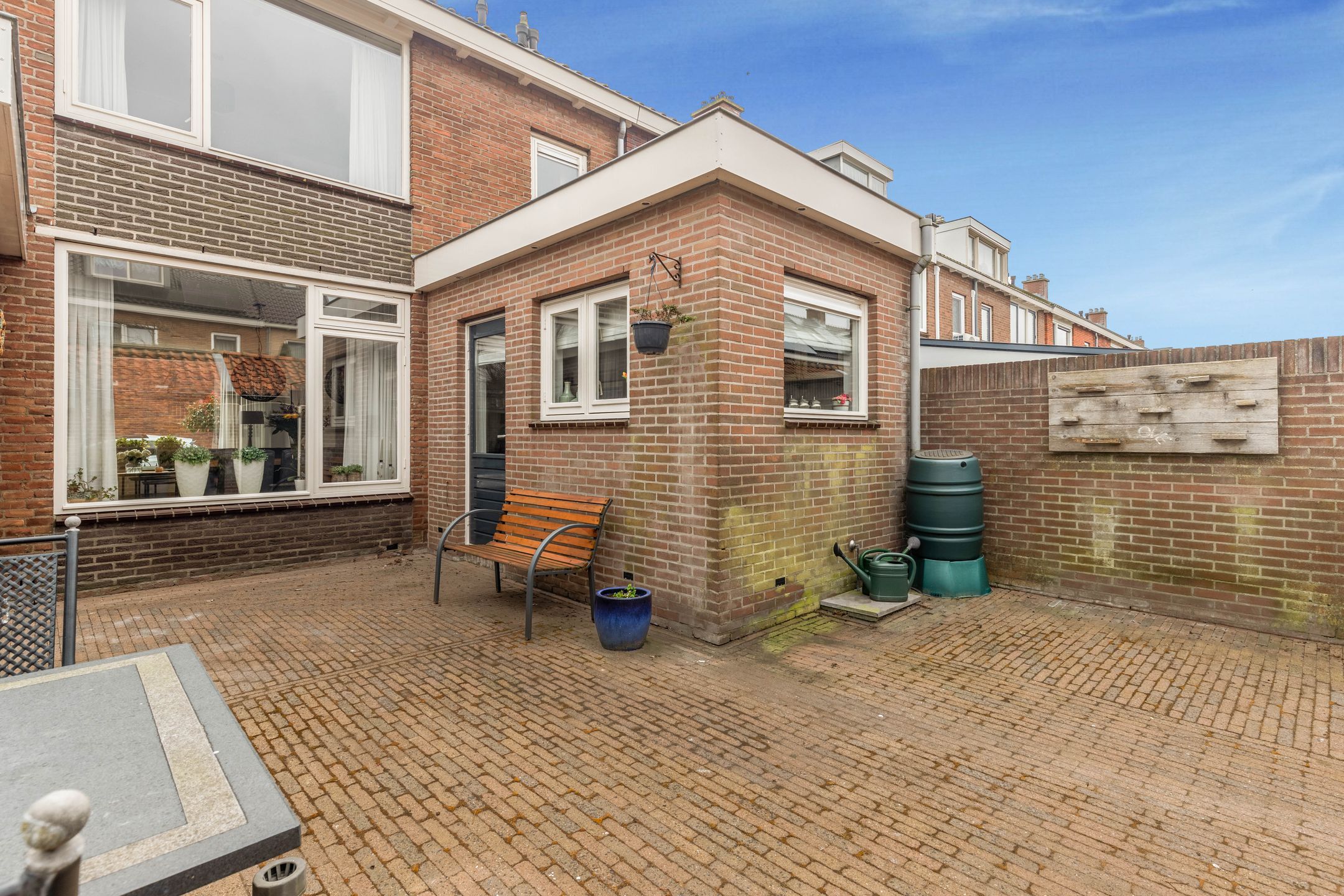 Well-maintained corner house with garage near the center of Heemskerk — 30