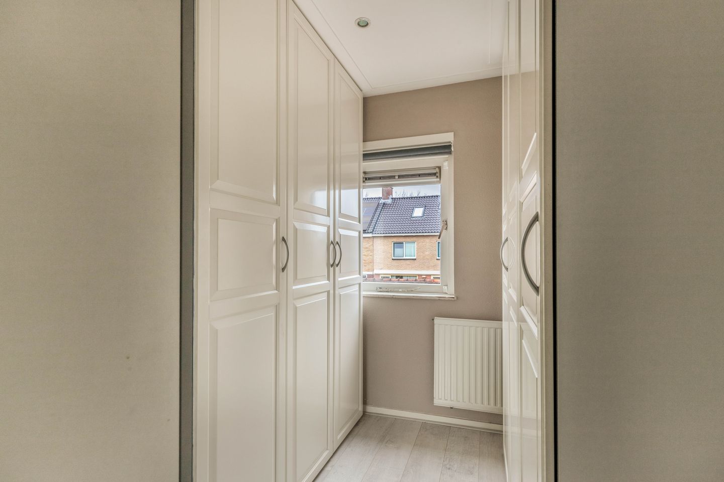 Well-maintained corner house with garage near the center of Heemskerk — 18