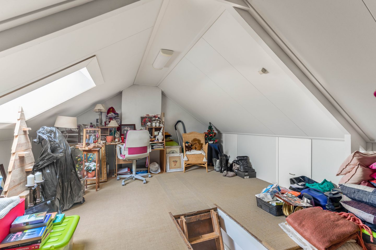 Well-maintained corner house with garage near the center of Heemskerk — 27