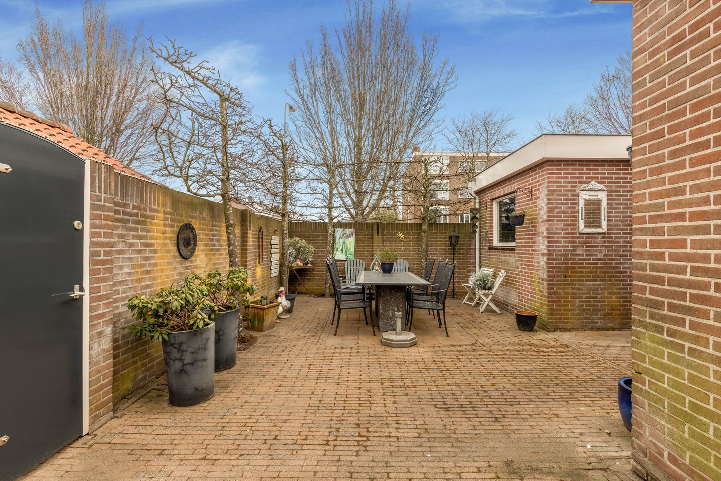 Well-maintained corner house with garage near the center of Heemskerk — 32