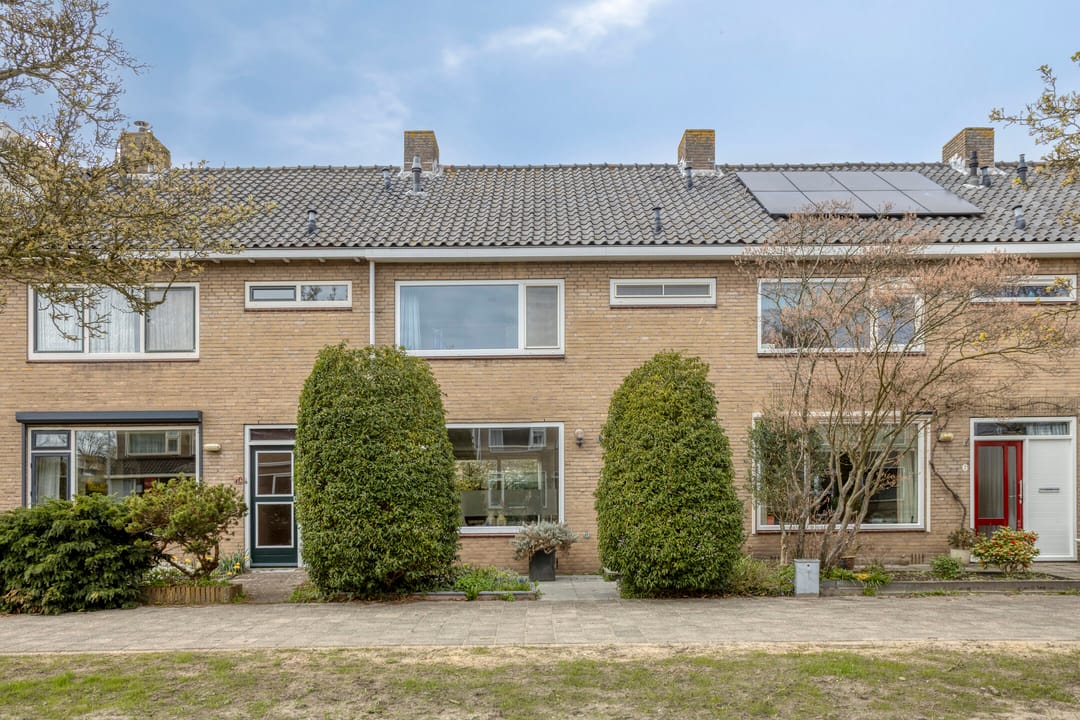 Spacious Family Home in Quiet Courtyard Setting — 43
