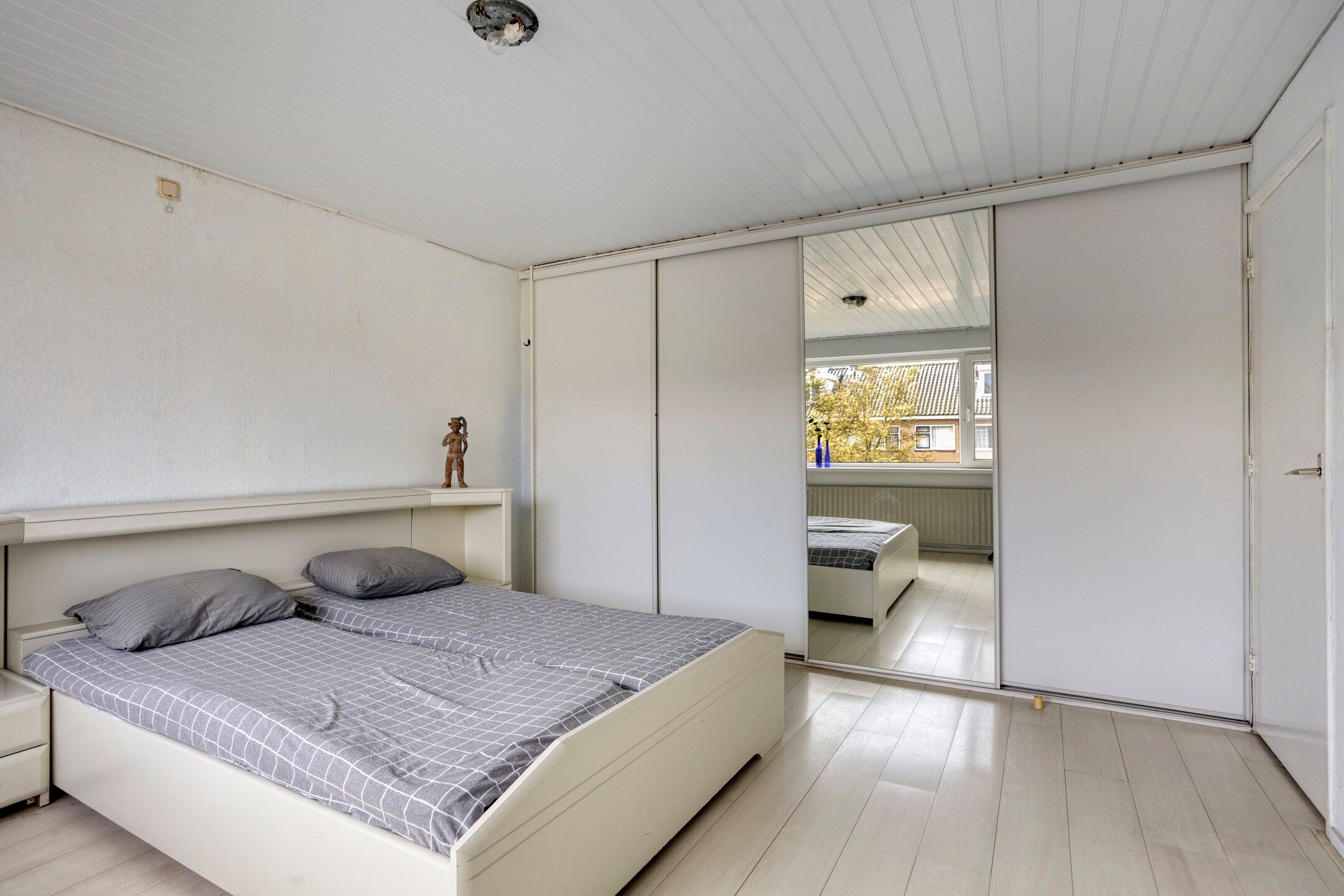 Spacious Family Home in Quiet Courtyard Setting — 21