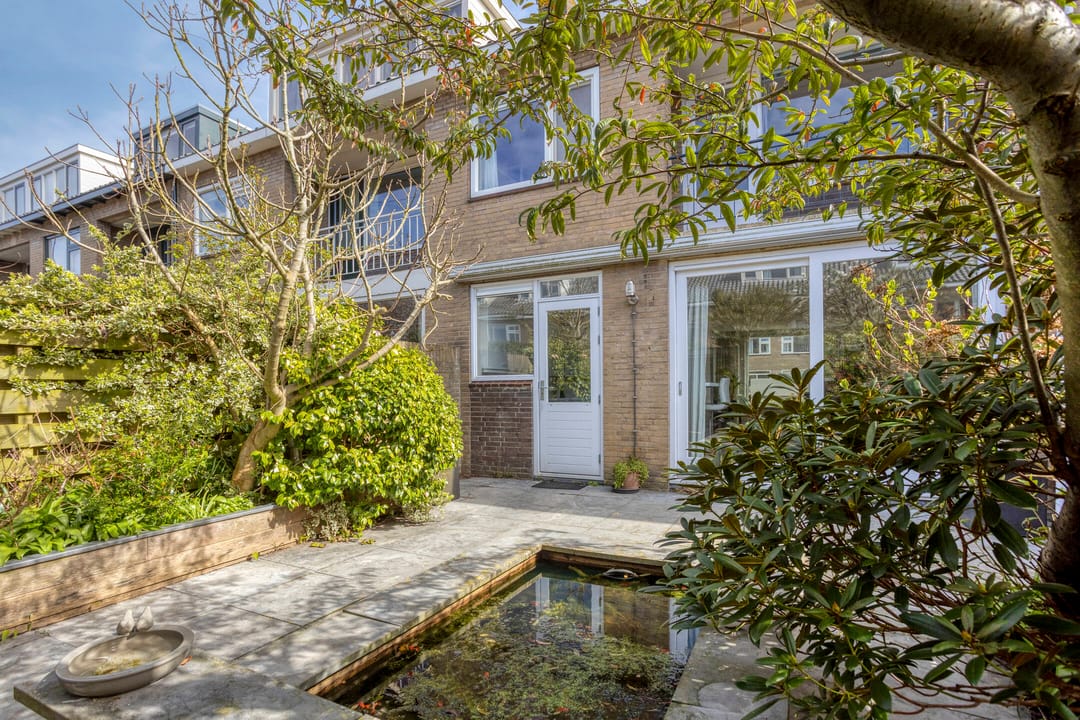 Spacious Family Home in Quiet Courtyard Setting — 35