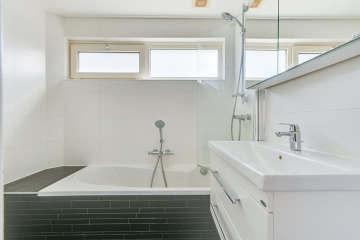 Photo 4 of Charles van der Nootstraat 17