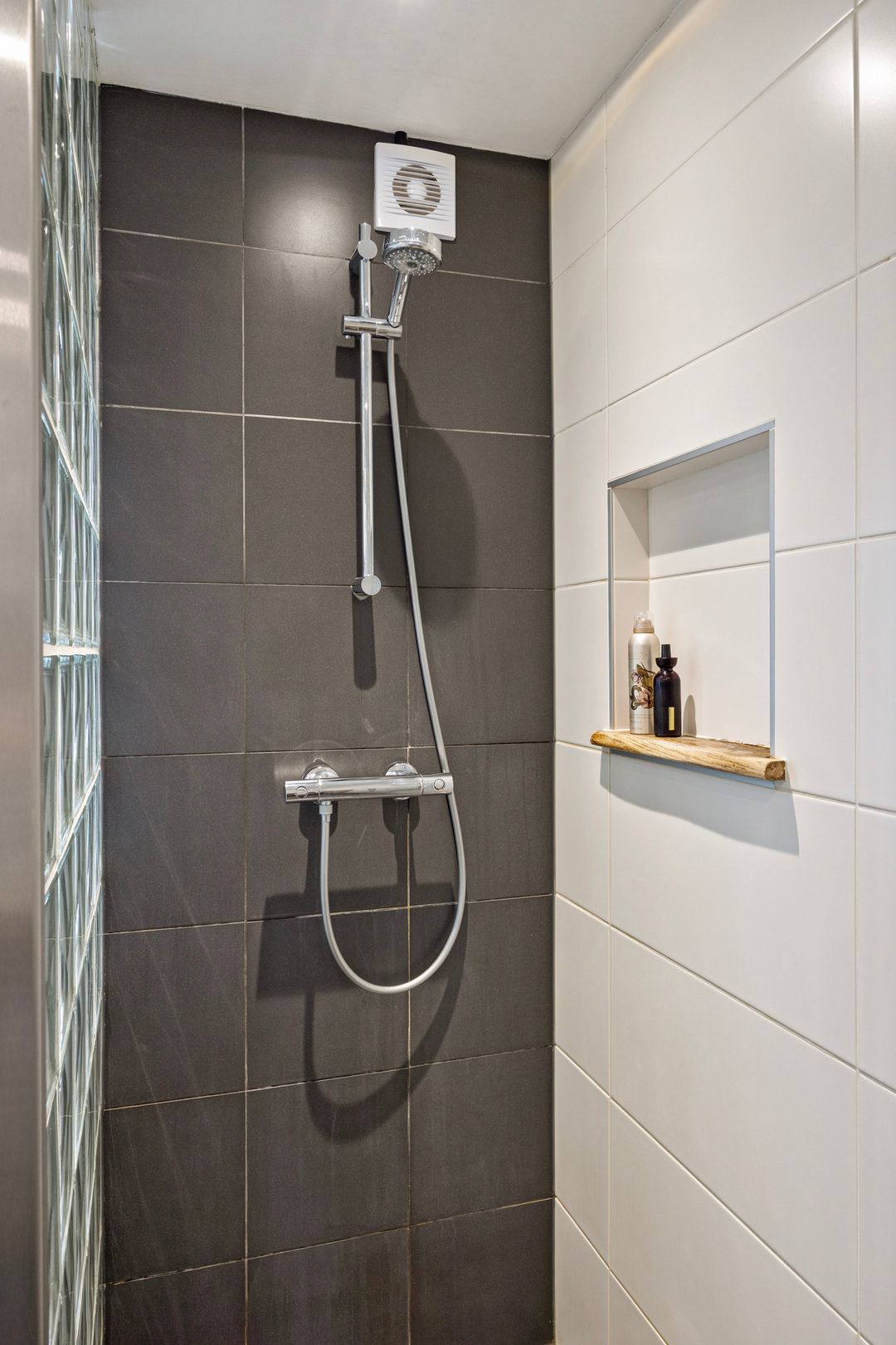 Photo 28 of Wingerd 61